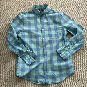 Vineyard Vines 100% cotton shirt. Size M